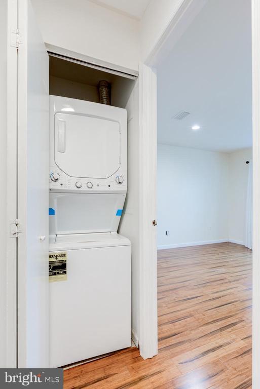 Building Photo - 421 Wendover Dr