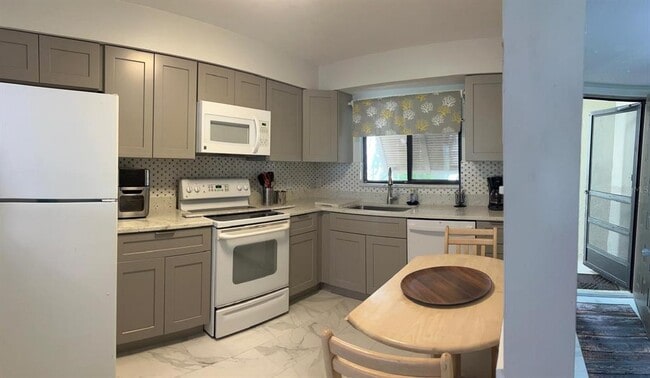 Building Photo - 5279 Willow Links