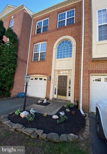 Building Photo - 13030 Park Crescent Cir