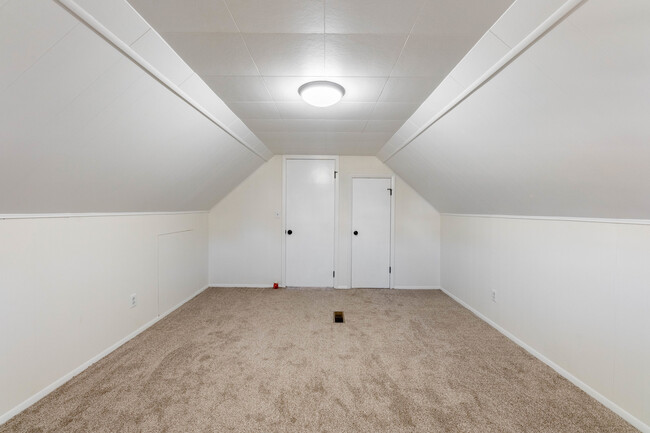 Building Photo - 5231 N Melvina Ave