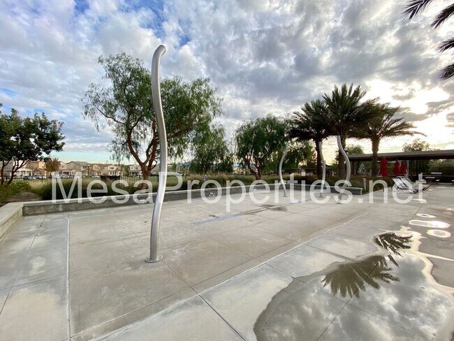 Building Photo - 3134 E La Avenida Dr