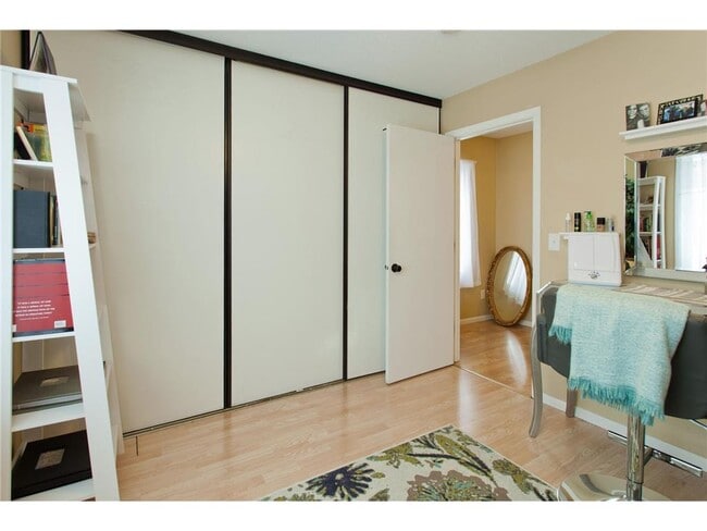 Building Photo - 831 Weeks Ave SE