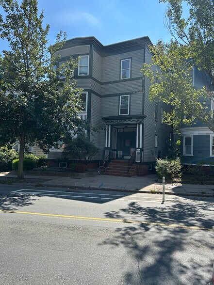 Building Photo - 1576 Cambridge St