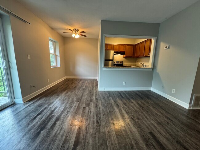 Building Photo - Charlotte Apartments