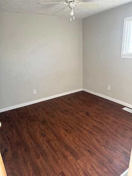 Building Photo - 327 W Shaw St