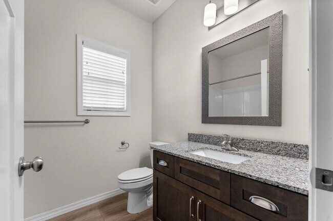 Building Photo - NEW LUXURY 3 BED 2 BATH 2 CAR GARAGE DUPLEX