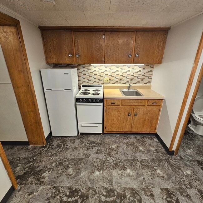 Building Photo - 1134 11th St N