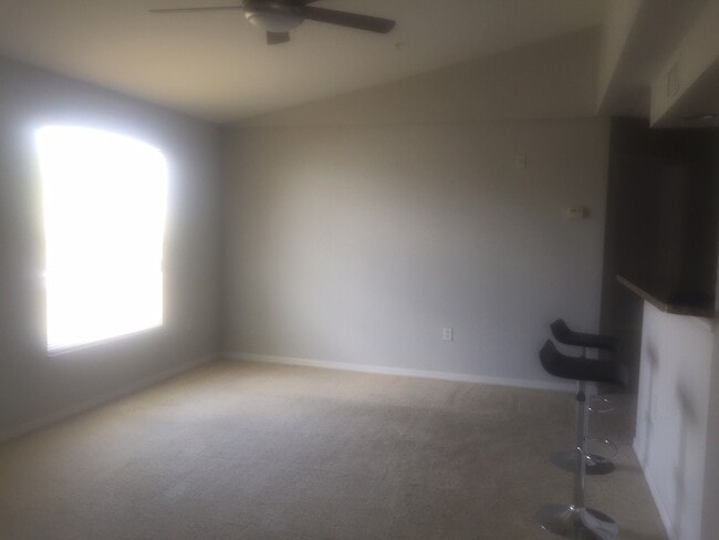 Building Photo - Condominium for Rent in Cape Coral. 2bed/2bath . Zip code 33990
