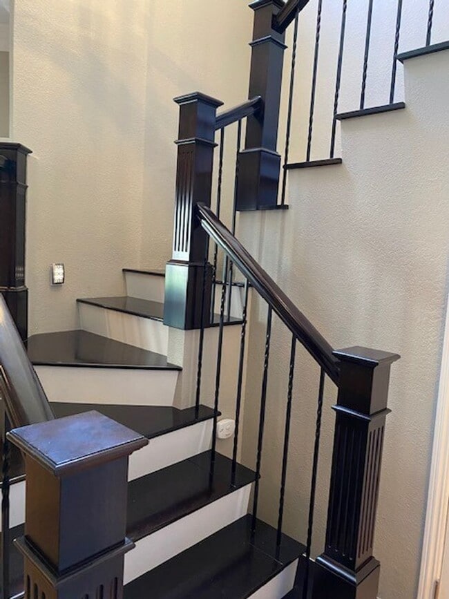 Building Photo - Welcome to the beautiful neighborhood of W...