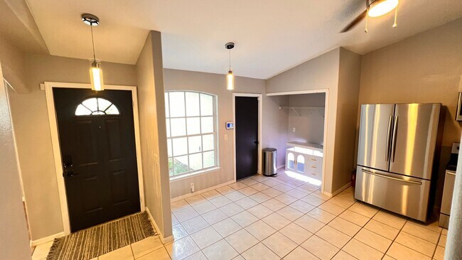 Building Photo - The Heart of Maitland: 3BD/2BA Home That F...