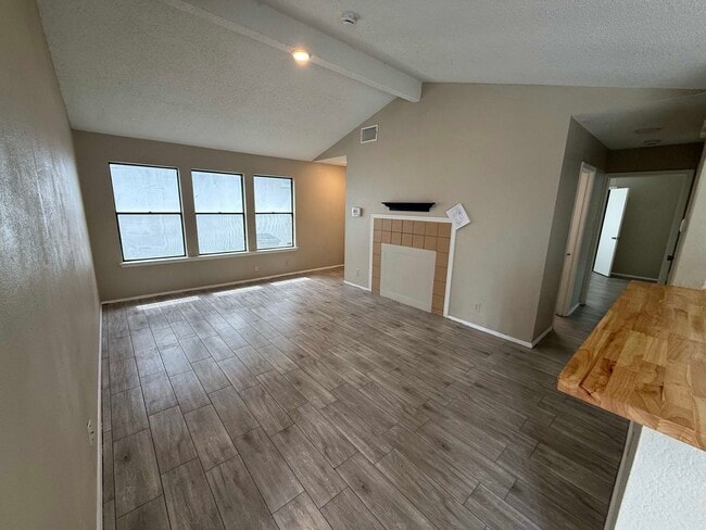 Building Photo - 1204 Greenbriar Loop