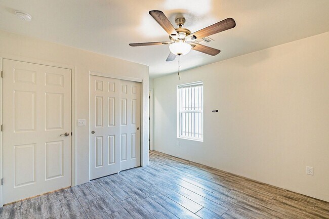 Building Photo - 615 S Santa Rita Ave