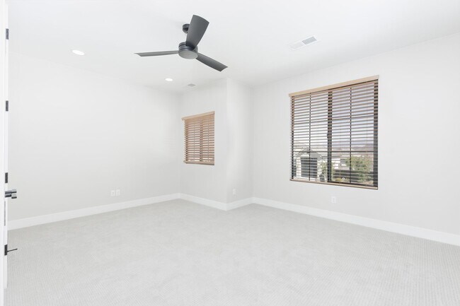 Building Photo - Gorgeous 5 bed | 3.5 bath |  Custom Home with RV Garage in Tonaquint!