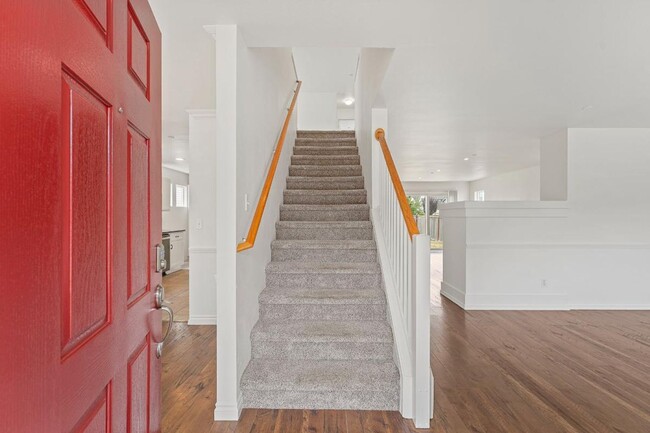 Building Photo - Spacious DuPont Home with A/C, Bonus Loft, Large Patio & Fully Fenced Yard!