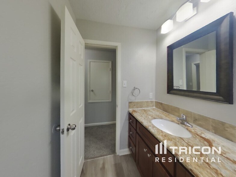 Building Photo - 4311 Chestergate Dr