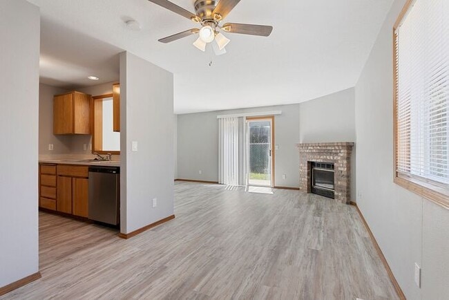 Primary Photo - 3 bedroom townhouse with Garage!! Wont las...