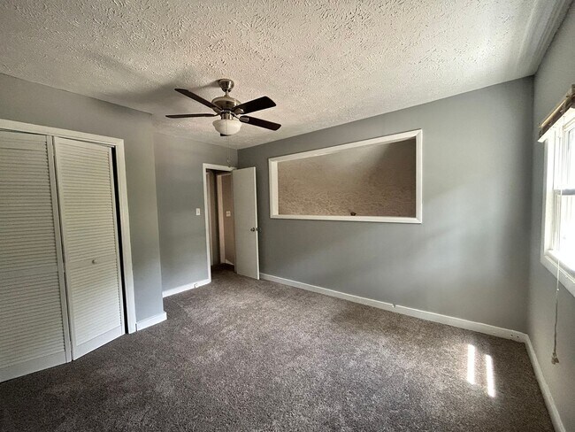 Building Photo - 6466 Kelmscot Ct