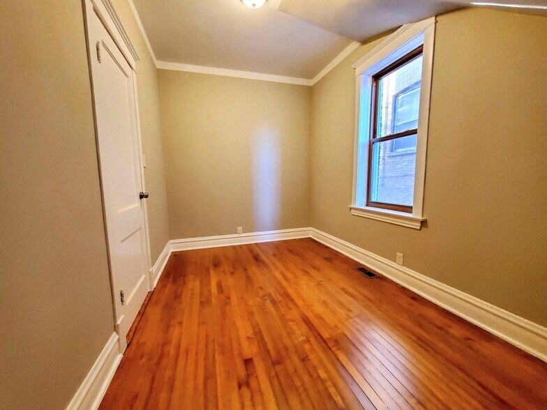 bedroom 2 - 2334 Euclid Ave