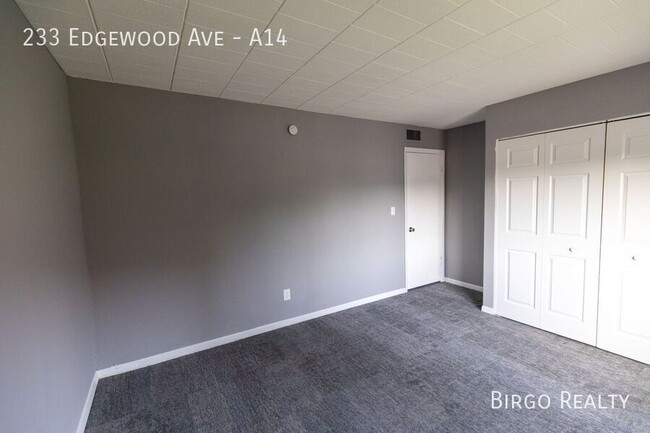 Building Photo - 2 Bedroom Apartment in Pittsburgh! Great L...