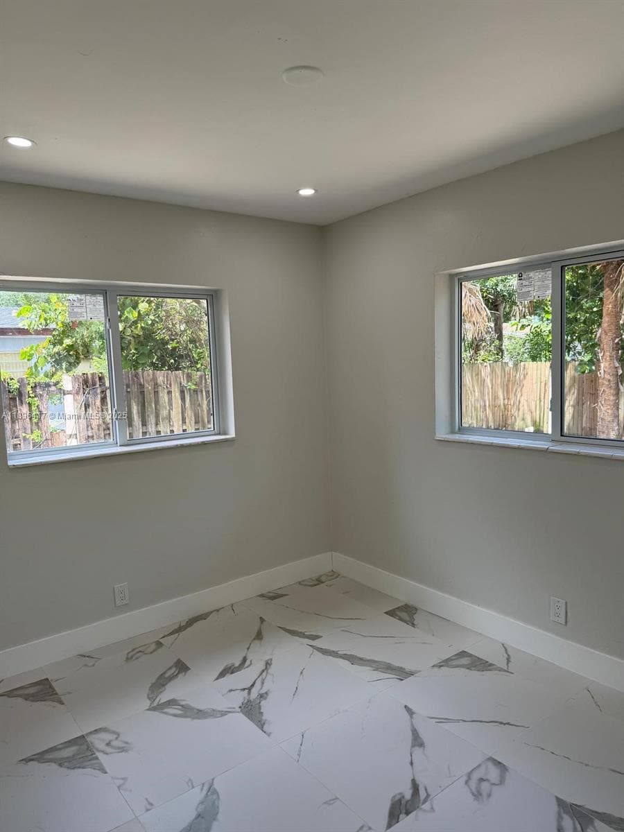 Building Photo - 1050 NW 25th Way