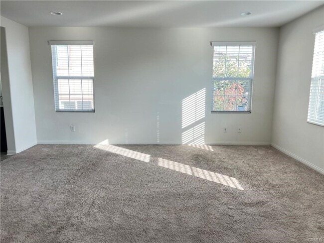 Building Photo - 663 Huron Pl