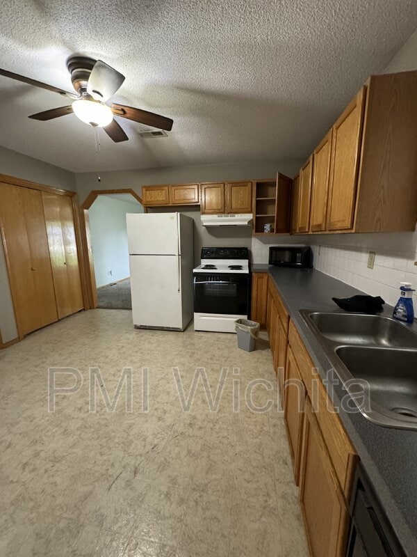 Building Photo - 107 S Gordon St