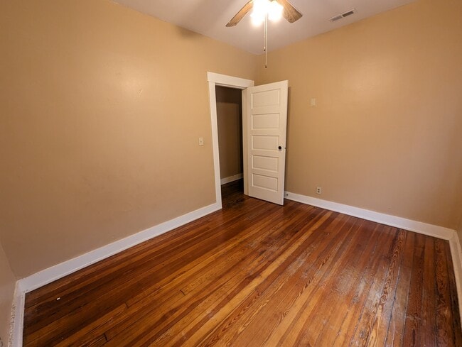 Building Photo - 341 Park Dr