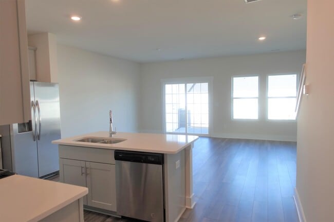 Building Photo - 100 Tramore Ln