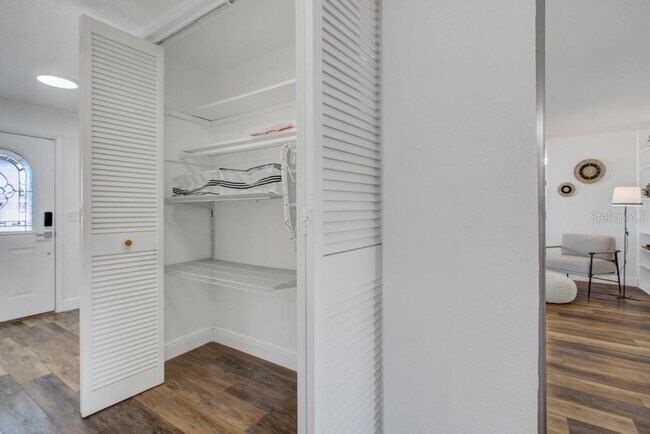 Building Photo - 2121 Greenbriar Blvd