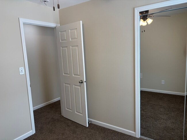 Building Photo - 3 Bedroom, 2 Bath Single Family Home in Clinton, IA