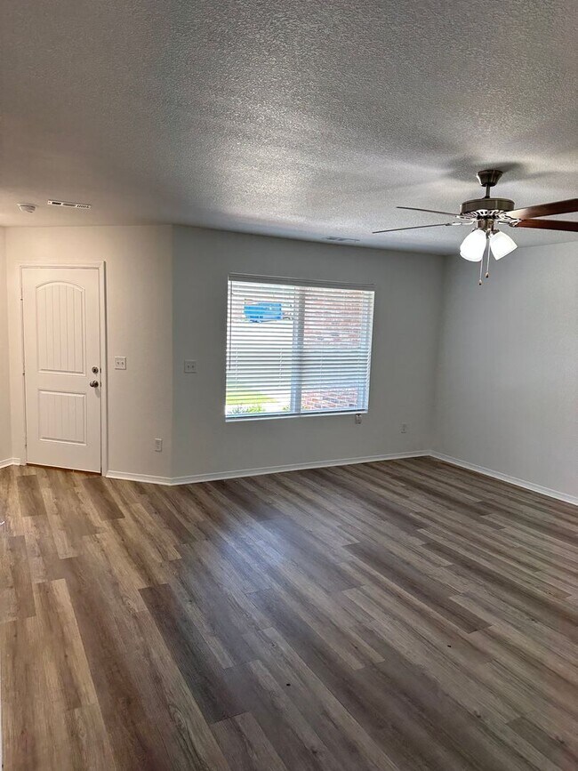 Building Photo - Pre-Leasing Available — Spacious 4-Bedroom, 2-Bath Home in Benton | Coming Soon!
