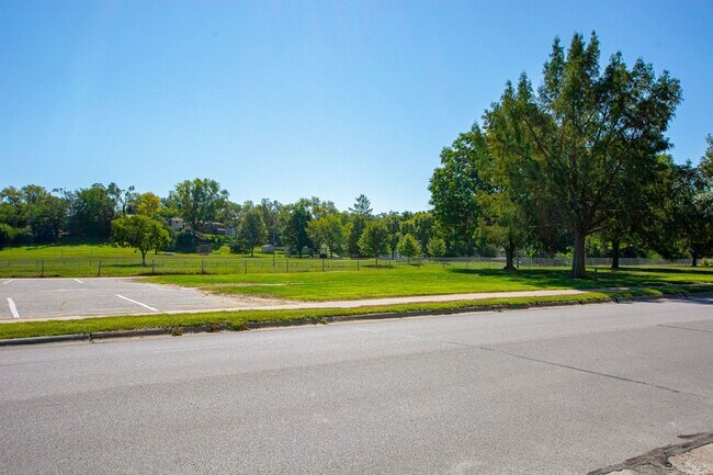 Building Photo - Beautifully Remodeled 3 Bedroom / 2 Bath i...