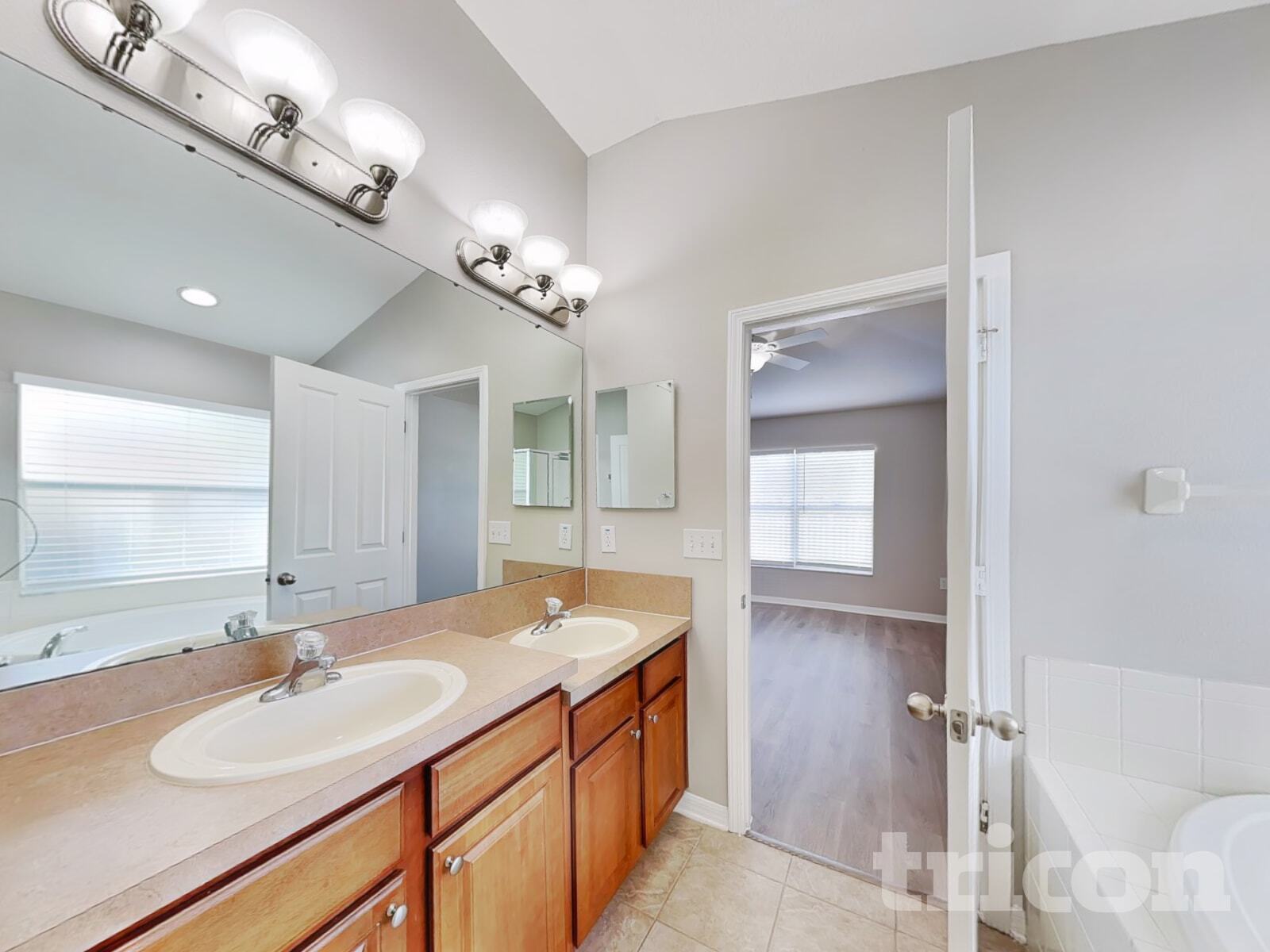 Building Photo - 9588 Southern Charm Cir