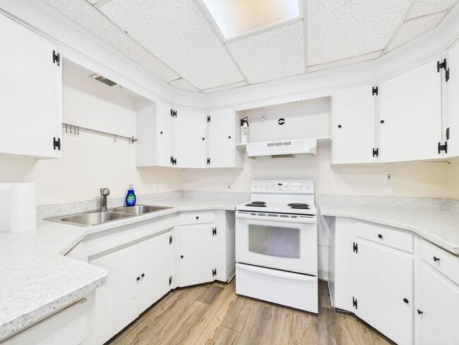 Building Photo - 820 Smythe St