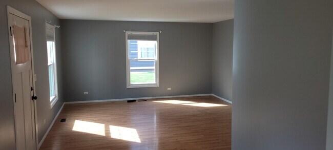 Building Photo - 307 Somerset Ln