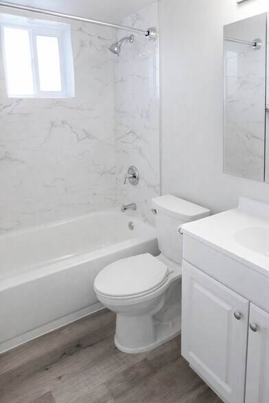 Building Photo - 475 Wall St