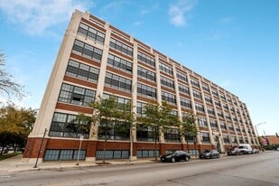 Building Photo - 3963 W Belmont Ave