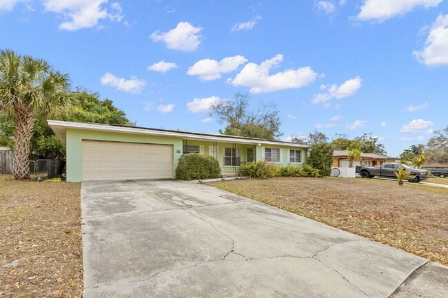 Building Photo - FULLY FENCED Home For Rent in Clearwater!