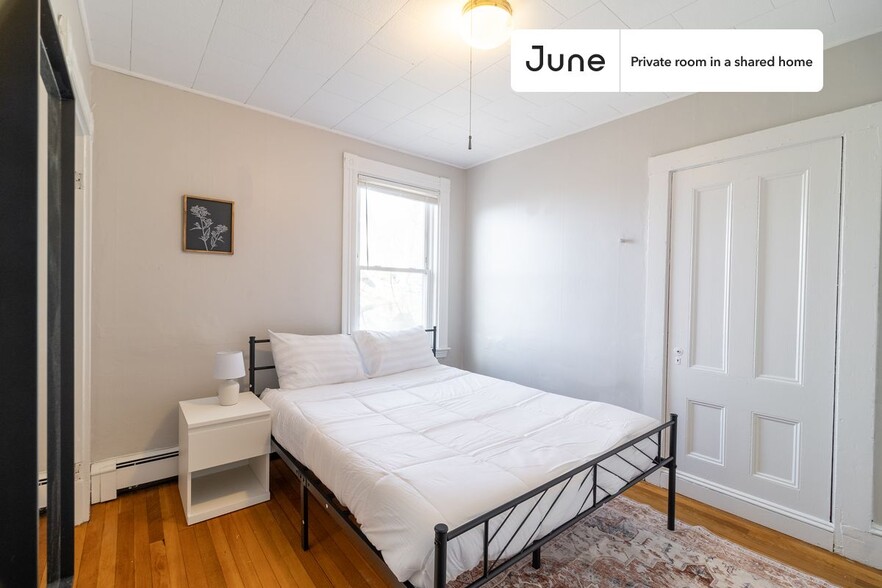 Primary Photo - Private bedroom in 4 bed/1 bath Home