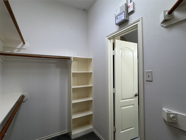 Building Photo - 9903 Edgewood Manor Ct