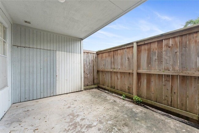 Building Photo - 10871 Braes Bend Dr