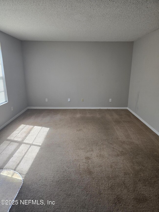 Building Photo - 468 Bentwood Ln