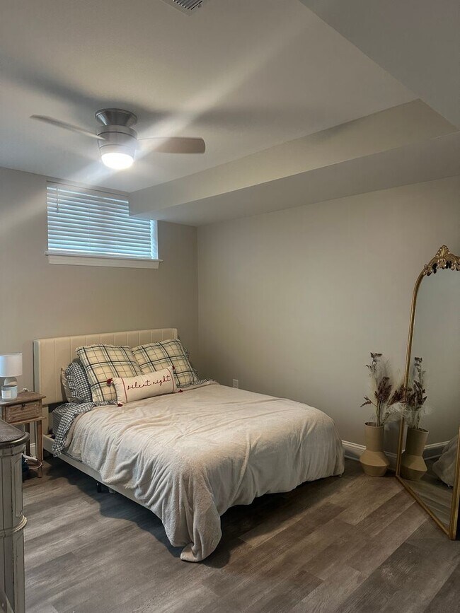 Building Photo - Newly Renovated 1-Bedroom Apartment on Elm...