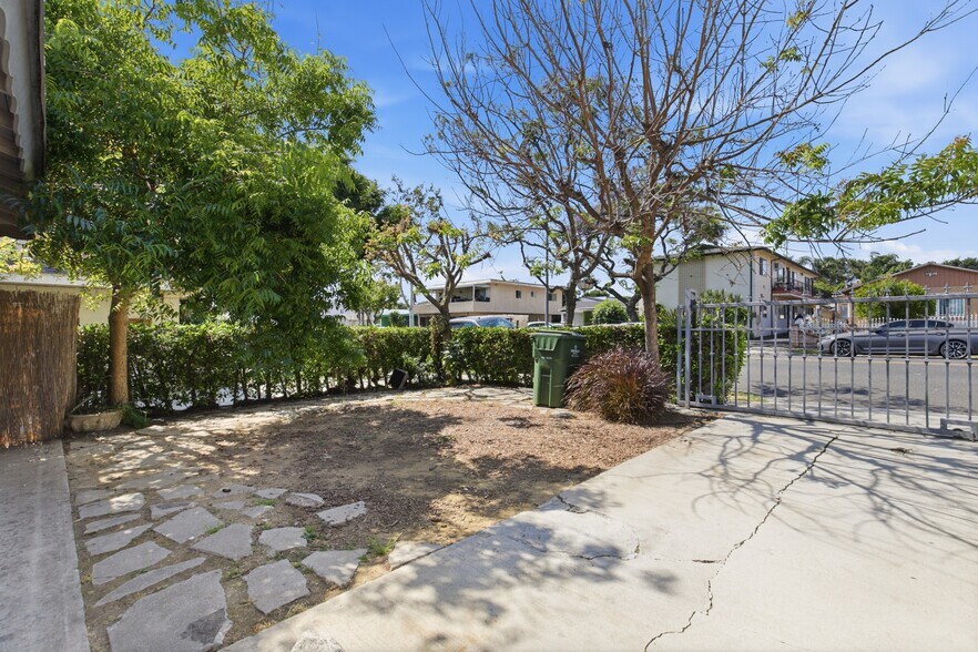 Building Photo - 534 Hyde Park Pl