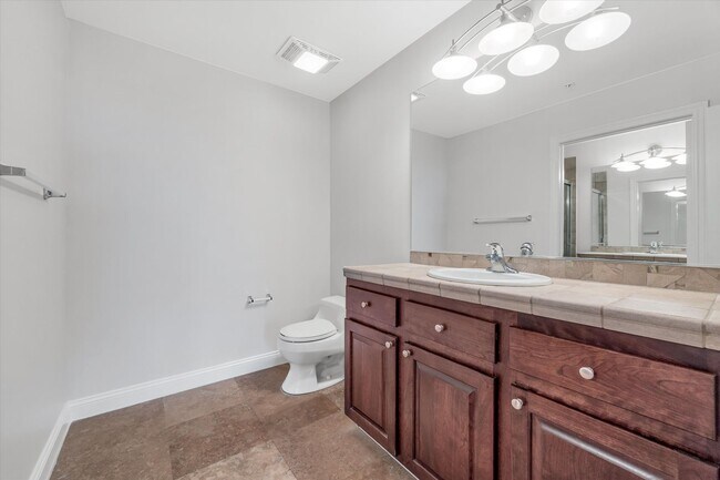 Building Photo - WHY RENT A HOUSE WHEN YOU CAN HAVE A PENTH...