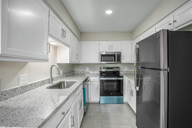 Building Photo - 2114 Windhurst Dr