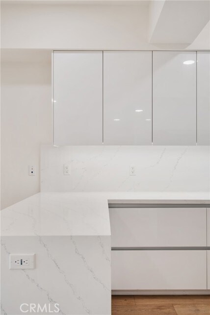 Building Photo - 820 S Wilton Pl