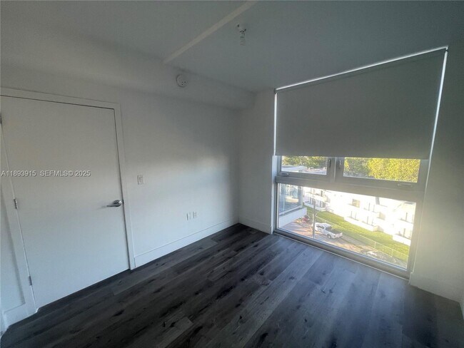 Building Photo - 13800 Highland Dr