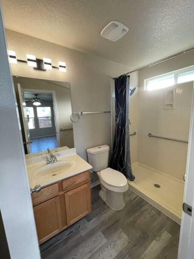 Building Photo - Move-in Ready 3-Bed, 2-Bath Home in Riposa Vita! (SE San Antonio)