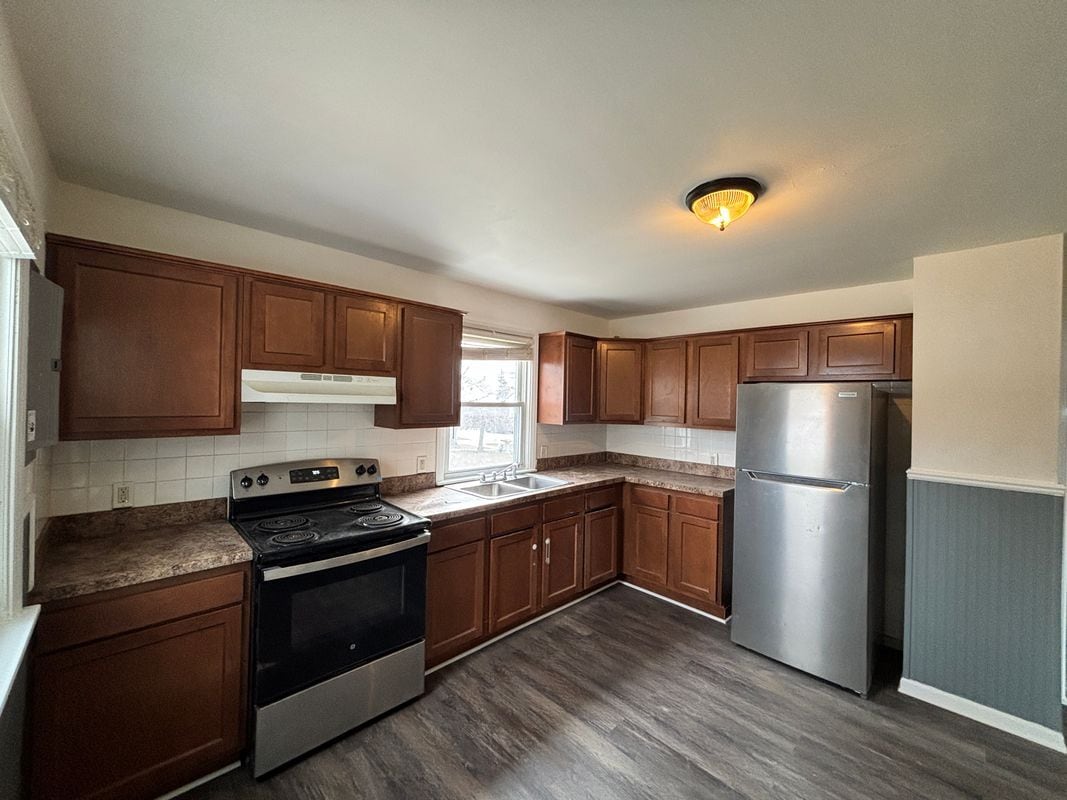 Building Photo - 13425 Georgiana Ave